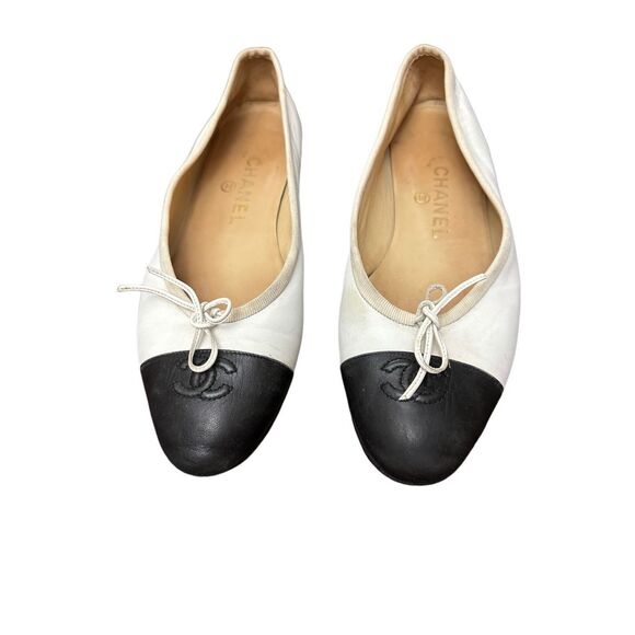 CHANEL Interlocking CC Logo Leather Ballet Flats Women's Size:38 US 7.5 - Picture 1 of 9